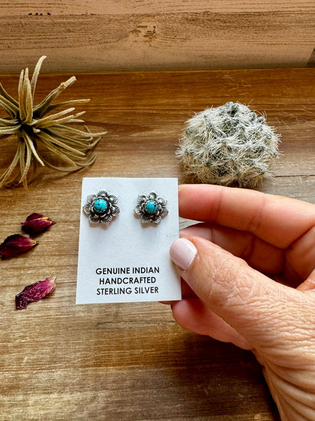 Flower Stud with Turquoise || Earrings