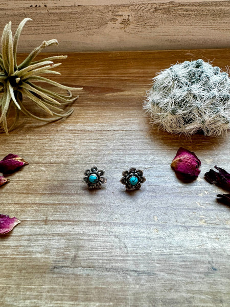 Flower Stud with Turquoise || Earrings