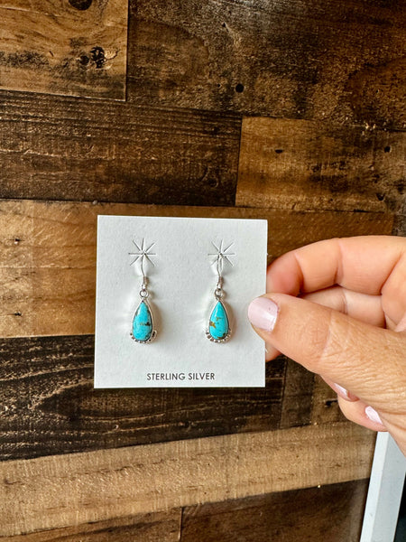 Kingman Turquoise || Dangle Earrings