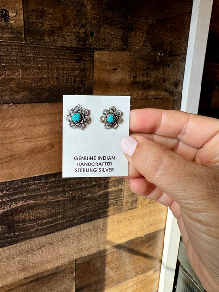 Flower Stud with Turquoise || Earrings