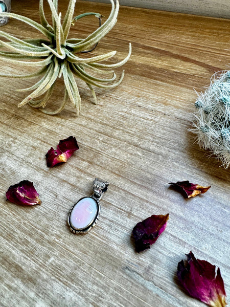 Sterling Silver with Pink Conch || Pendant