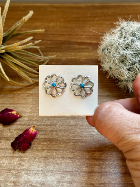 Flower Blue Turquoise || Stud Earrings