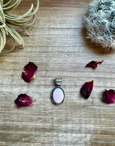 Sterling Silver with Pink Conch || Pendant