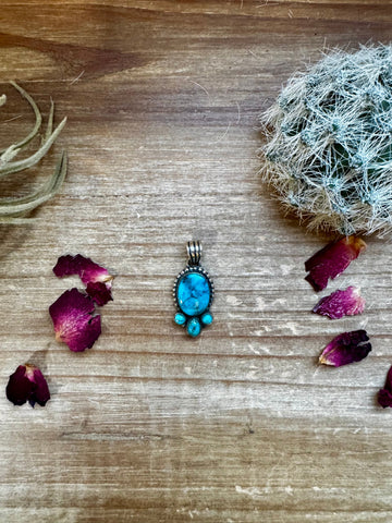 Sterling Silver with Turquoise Oval || Pendant