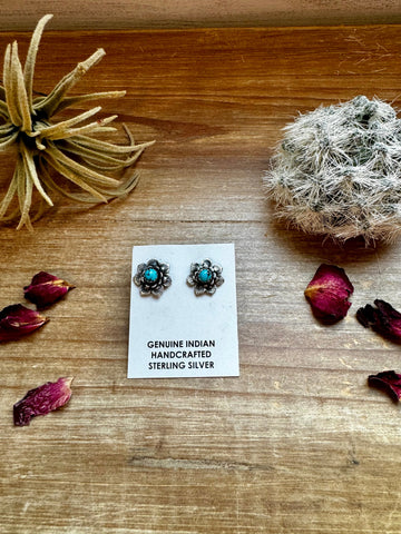 Flower Stud with Turquoise || Earrings